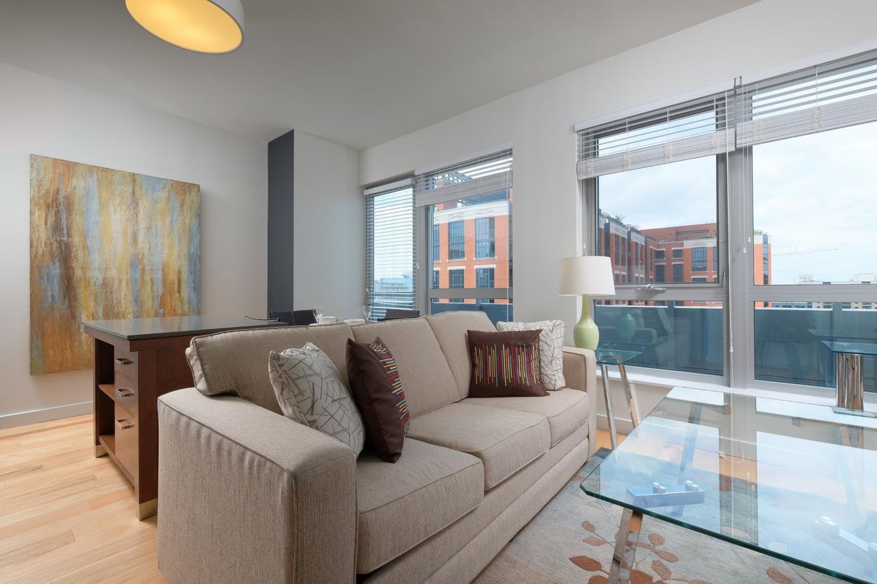 Global Luxury Near Union Station *